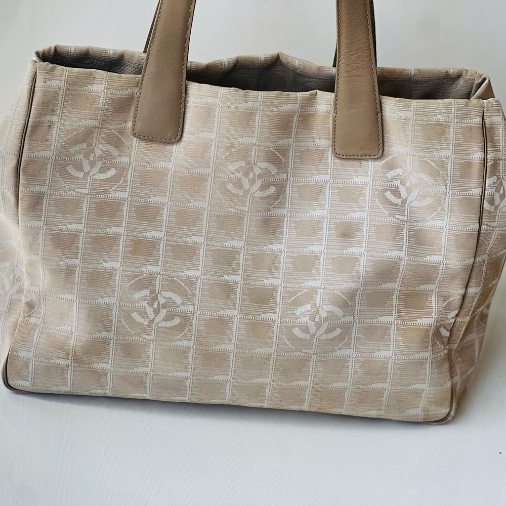 Chanel Travel Line Tote bag in Beige/neutral